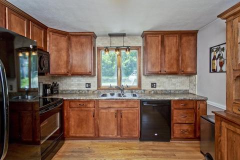 39 Crestview Dr, West Springfield, MA 01089 photo 3
