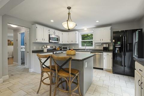 2 Silver Mine Ln, Georgetown, MA 01833 photo 3