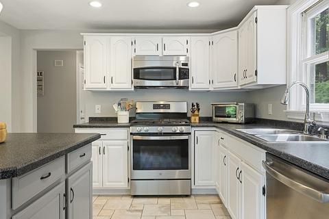 2 Silver Mine Ln, Georgetown, MA 01833 photo 4