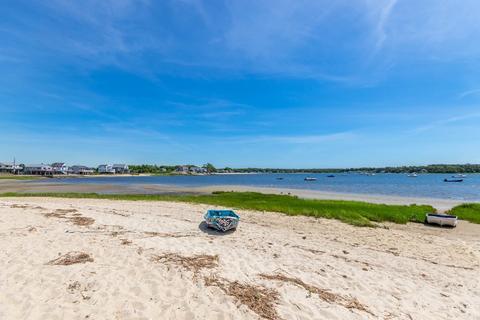 14 Grant St, Wareham, MA 02571 photo 2