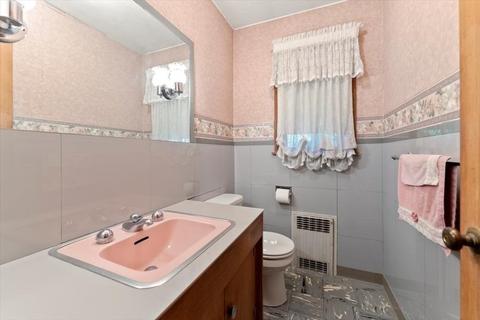 66 Chalmers St, Springfield, MA 01118 photo 12