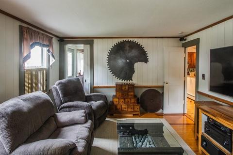 8 Chapel St, Ashburnham, MA 01430 photo 11