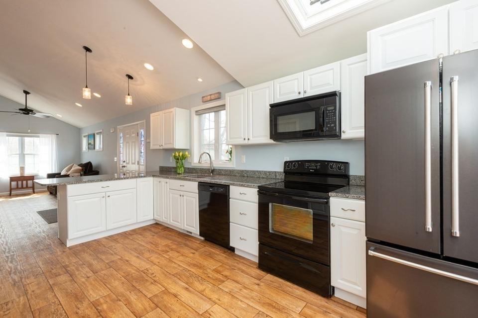  19 Woodland Dr, Littleton, MA 01460 photo 9