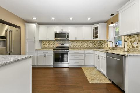 215 Washington St, Reading, MA 01867 photo 4