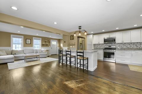 215 Washington St, Reading, MA 01867 photo 2