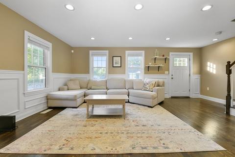 215 Washington St, Reading, MA 01867 photo 6