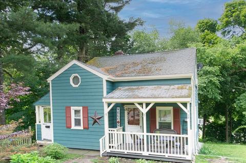 11 Willow St, Worcester, MA 01603 photo 1