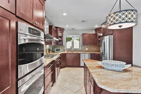 137 Ridgecrest Rd, Fall River, MA 02720 photo 5