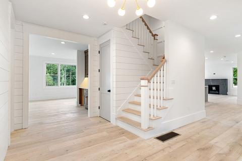 17 Centre St, Dover, MA 02030 photo 4
