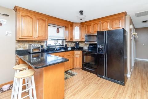 14 Perry St, Chicopee, MA 01013 photo 5