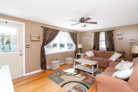 14 Perry St, Chicopee, MA 01013 photo 4
