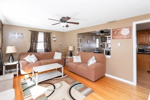 14 Perry St, Chicopee, MA 01013 photo 2