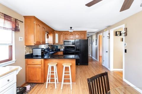 14 Perry St, Chicopee, MA 01013 photo 6