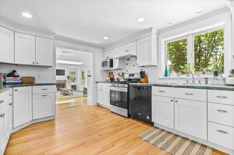 7 W Pine Dr, Walpole, MA 02081 photo 4