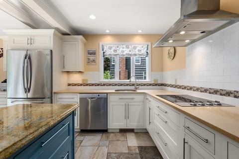209 E Central St, Natick, MA 01760 photo 4