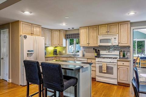 10 Lowry Rd, Framingham, MA 01701 photo 4