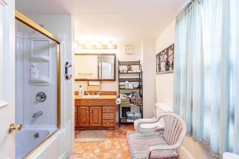 211 Wilbraham Rd, Springfield, MA 01109 photo 8