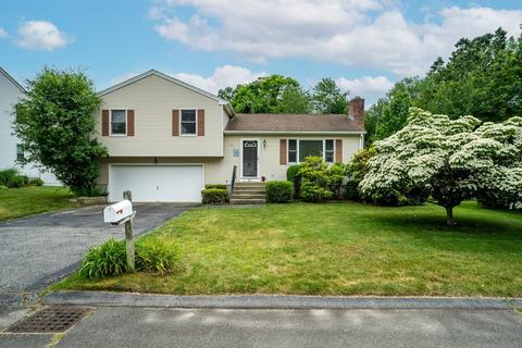 45 Vann St, Springfield, MA 01129 photo 2