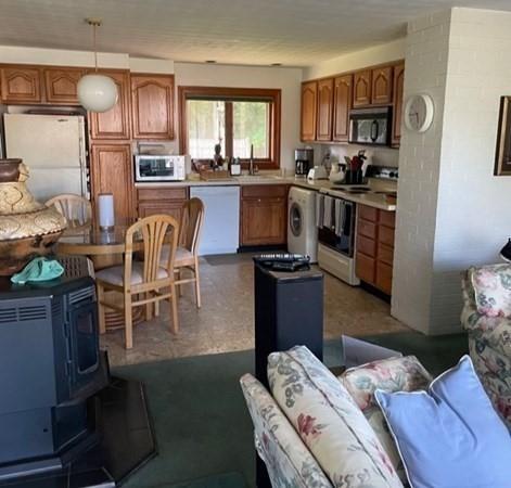 8 Brookvale Dr, Danvers, MA 01923 photo 4