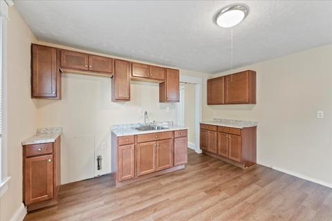 9 Shamrock St, Springfield, MA 01108 photo 11