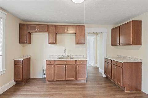 9 Shamrock St, Springfield, MA 01108 photo 6