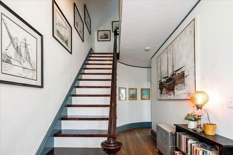 28 Dover St, Lowell, MA 01851 photo 6