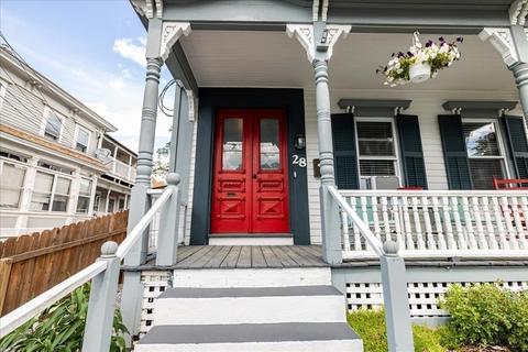 28 Dover St, Lowell, MA 01851 photo 2