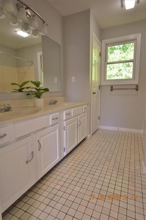 200 Lambert Ter #6, Chicopee, MA 01020 photo 16