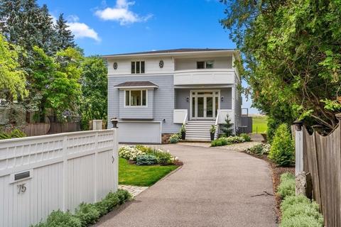 75 Beach St, Marblehead, MA 01945 photo 2