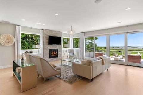 75 Beach St, Marblehead, MA 01945 photo 4