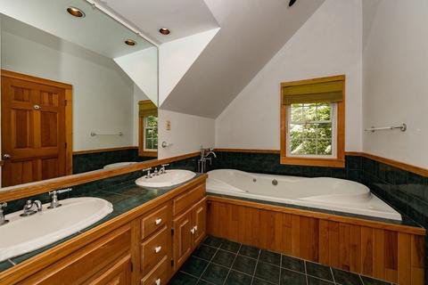 19 Plain St E, Berkley, MA 02779 photo 18