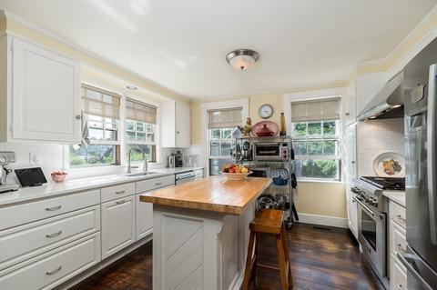 17 Leonard St, Gloucester, MA 01930 photo 4