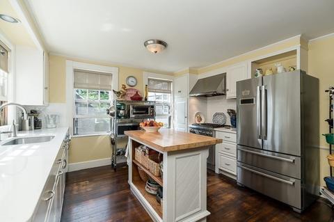 17 Leonard St, Gloucester, MA 01930 photo 3