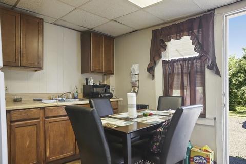 54 West St, Ware, MA 01082 photo 4