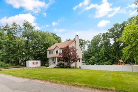 16 Old Forest St, Middleton, MA 01949 photo 3