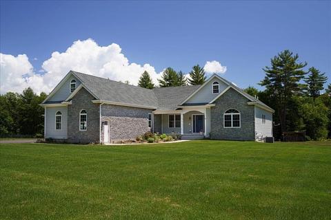 58 Chestnut St, Upton, MA 01568 photo 2