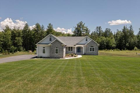 58 Chestnut St, Upton, MA 01568 photo 3