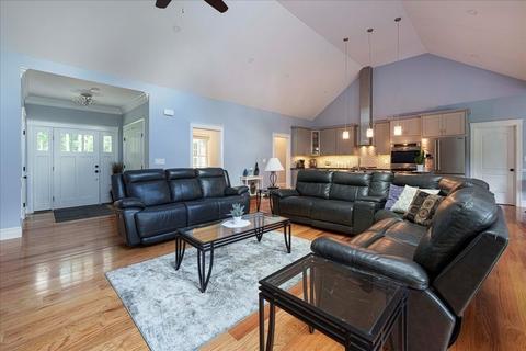 58 Chestnut St, Upton, MA 01568 photo 5