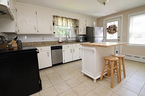 54 Pearson St, Saugus, MA 01906 photo 4