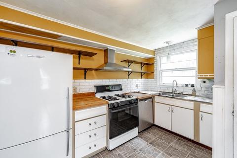 117 Louis Rd, Springfield, MA 01118 photo 3