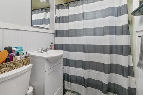 148 Regal St, Springfield, MA 01118 photo 9