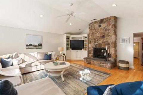 237 Forest St, Reading, MA 01867 photo 3