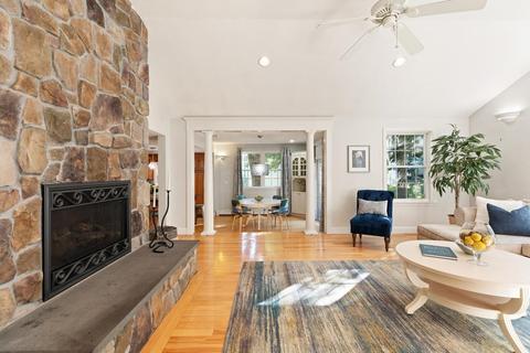 237 Forest St, Reading, MA 01867 photo 4