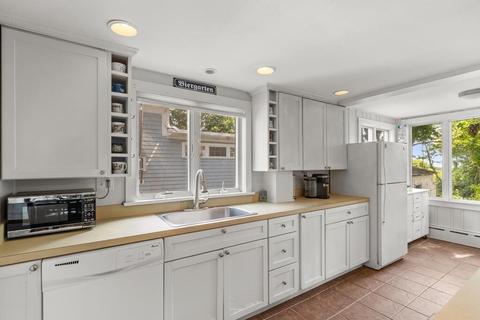65 Perkins St, Gloucester, MA 01930 photo 9