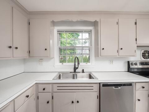 27 Lee St, Reading, MA 01867 photo 8