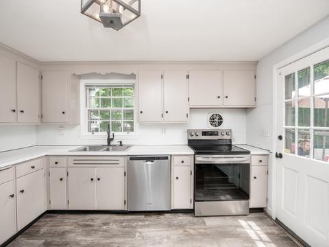 27 Lee St, Reading, MA 01867 photo 7