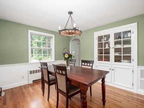 27 Lee St, Reading, MA 01867 photo 5