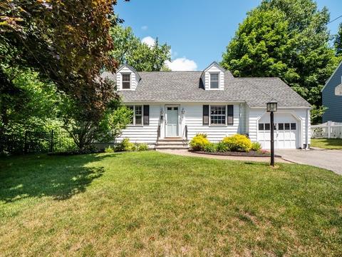 27 Lee St, Reading, MA 01867 photo 1