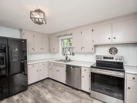 27 Lee St, Reading, MA 01867 photo 9