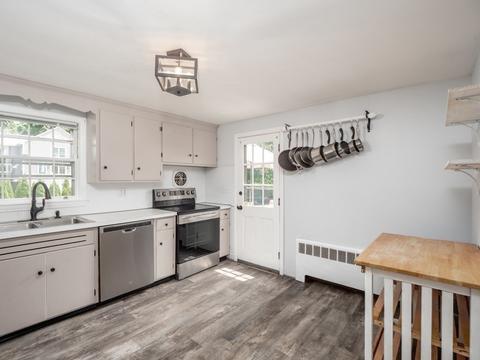 27 Lee St, Reading, MA 01867 photo 6